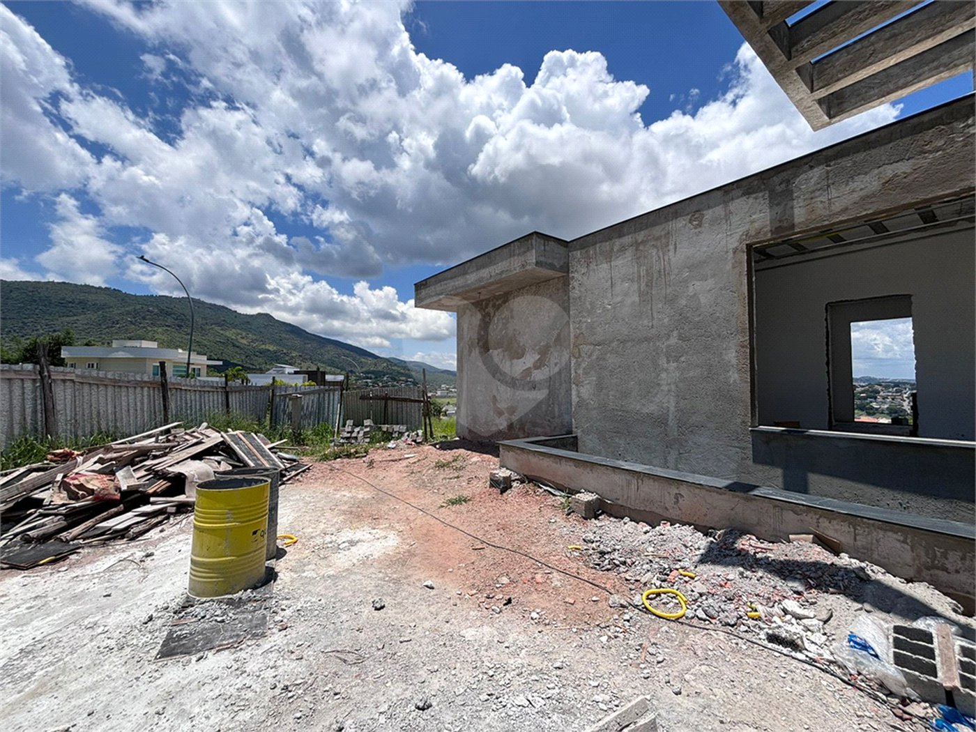 Casa à venda com 4 suítes no condomínio Itapora, Atibaia - SP
