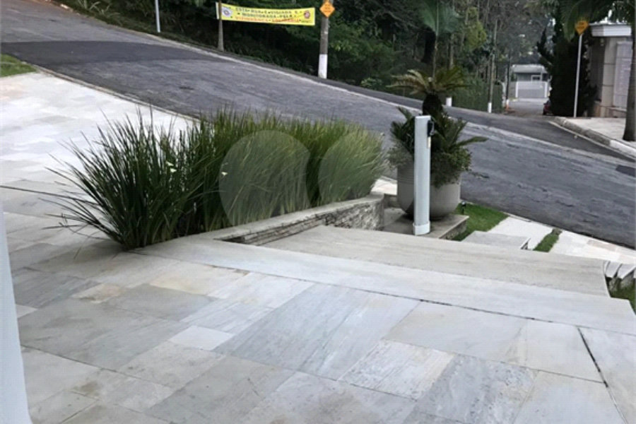 Casa à venda com 4 quartos, sendo 8 suítes, no condomínio Residencial Jd. Ibiratiba, São Paulo - SP