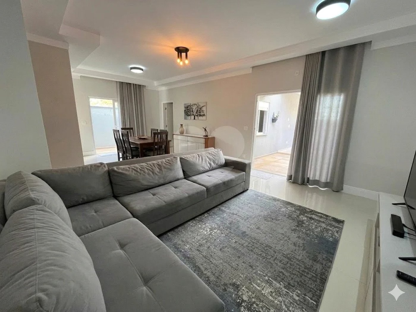 Casa à venda com 3 quartos, sendo 1 suíte, no condomínio Villa Suiça, Sorocaba - SP