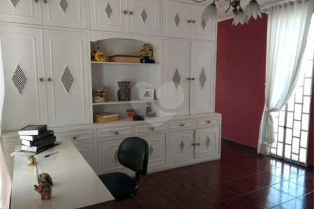 Casa à venda com 5 quartos, sendo 3 suítes,  em Vila Oliveira, Mogi das Cruzes, SP