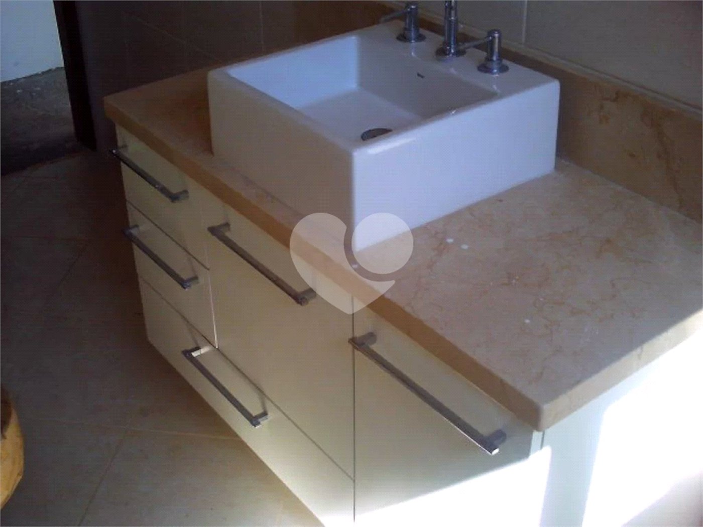 Sobrado à venda com 3 quartos, sendo 1 suíte, em Tremembé, São Paulo, SP