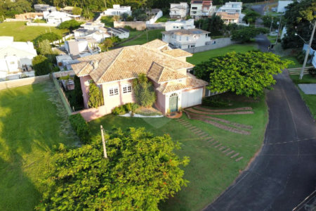 Casa à venda com 5 quartos, sendo 3 suítes, no condomínio Santa Teresa 1, Vinhedo - SP