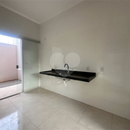 Casa à venda com 3 quartos, sendo 1 suíte,  em Ipê, Três Lagoas, MS
