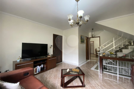 Sobrado à venda com 3 quartos, sendo 1 suíte,  em Vila Nivi, São Paulo, SP