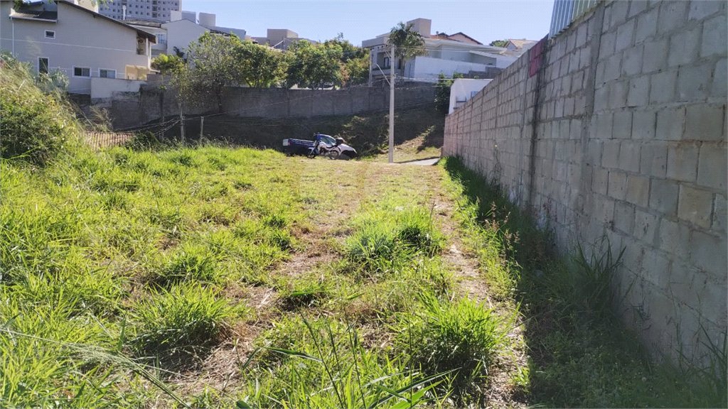Terreno à venda com 1 suíte no condomínio Lenheiro, Valinhos - SP