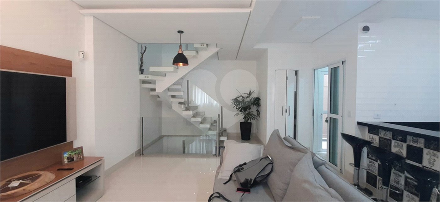 Casa à venda com 3 quartos, sendo 1 suíte, no condomínio Residencial Gran Veiga, São Paulo - SP