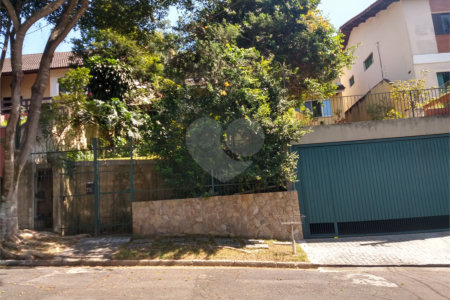 Sobrado à venda com 4 quartos, sendo 1 suíte, em Parque dos Príncipes, São Paulo, SP