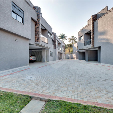 Casa à venda com 4 suítes no condomínio Reserva Robélia, São Paulo - SP