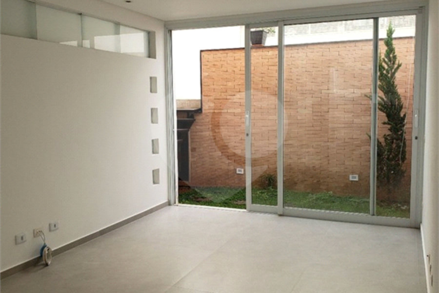 Casa à venda com 3 suítes em Santana, São Paulo, SP