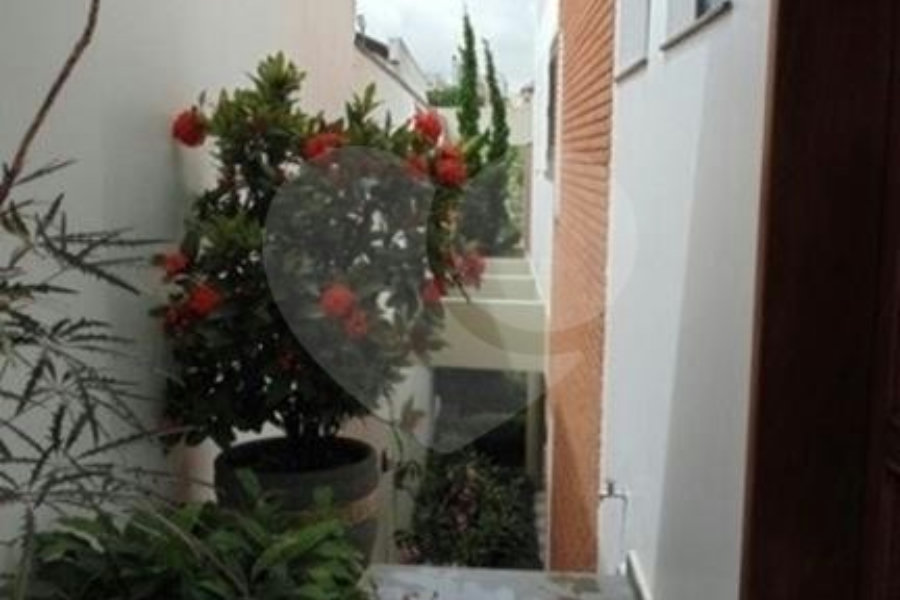 Sobrado à venda com 4 quartos, sendo 3 suítes,  em Jardim Franca, São Paulo, SP
