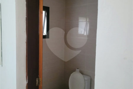 Salão para alugar em Vila Romanópolis, Ferraz de Vasconcelos, SP