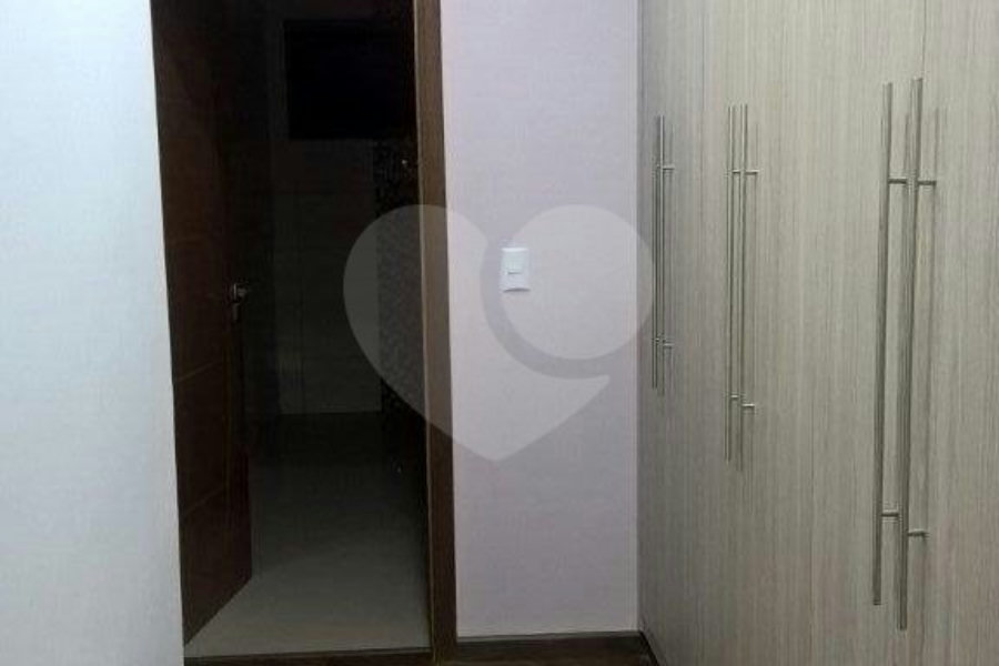 Casa à venda ou para alugar com 3 suítes no condomínio Vilarejo Estoril, Mairiporã - SP