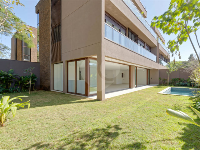 Casa à venda com 4 suítes no condomínio Casa Flora Badra, São Paulo - SP