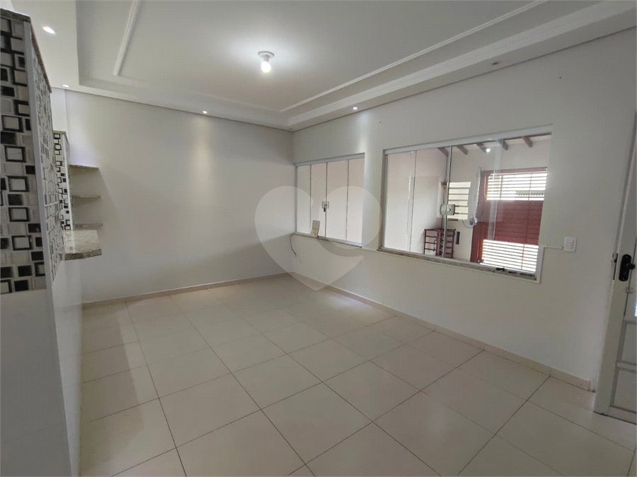 Casa para alugar com 3 quartos, sendo 1 suíte,  em Jardim Itália, Itapetininga, SP