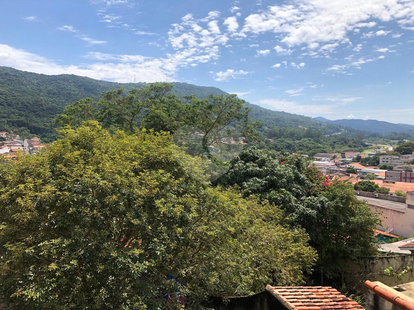 Casa à venda com 5 quartos, sendo 1 suíte, em Serra da Cantareira, Mairiporã, SP