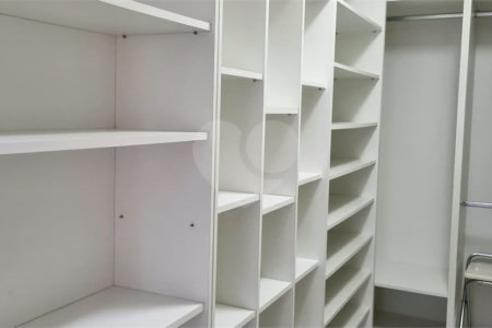 Lindo sobrado com 4 suites e piscina à venda, 365m², por R$ 2.450.000,00 no condomínio Villa Suiça, em Indaiatuba/SP.