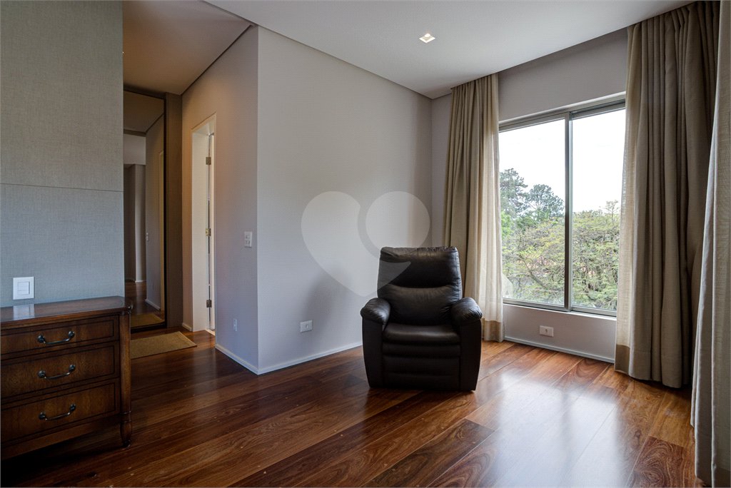 Casa à venda com 5 suítes em Jardim Cordeiro, São Paulo, SP