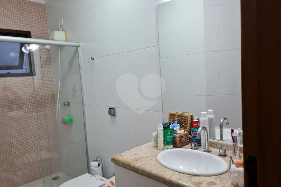 Sobrado à venda com 3 suítes em Horto, São Paulo, SP