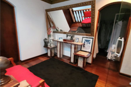 Casa à venda com 4 quartos, sendo 2 suítes,  em Vila Bela Flor, Mogi das Cruzes, SP