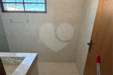 Sobrado à venda com 4 quartos, sendo 1 suíte,  em Jardim Santa Rosa, Araraquara, SP
