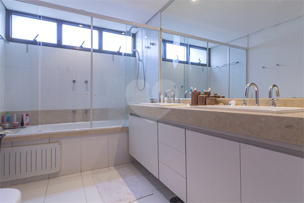 Apartamento à venda com 4 quartos, sendo 3 suítes, em Campo Belo, São Paulo, SP