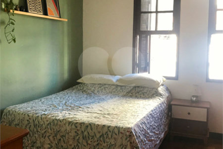 Casa à venda com 4 quartos, sendo 1 suíte,  em Vila Olímpia, São Paulo, SP