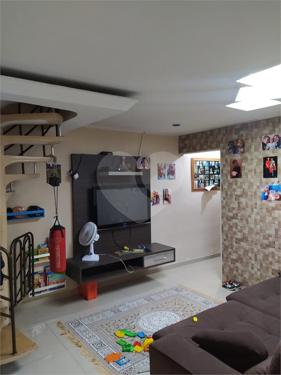 Sobrado à venda com 3 quartos, sendo 1 suíte, em Cidade Tiradentes, São Paulo, SP