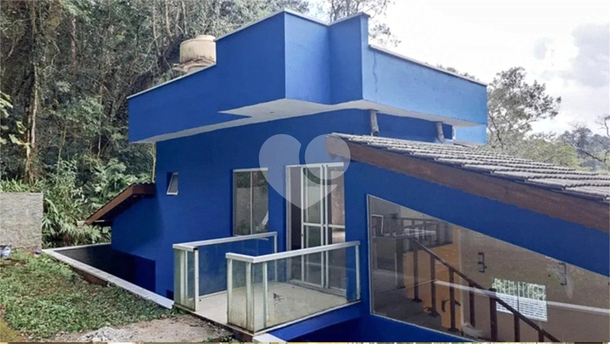Casa à venda com 3 quartos, sendo 1 suíte, no condomínio Jardim da Montanha I, Mairiporã - SP