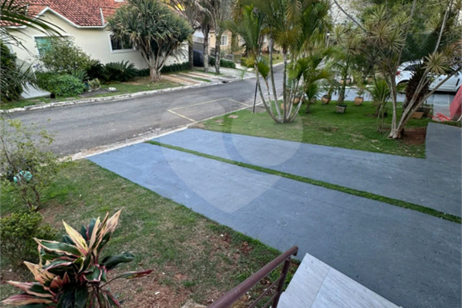 Casa à venda com 4 quartos, sendo 1 suíte,  no condomínio Jardim das Acácias, Cotia - SP