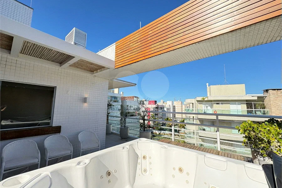 Cobertura à venda com 4 quartos, sendo 2 suítes,  em Riviera de São Lourenço, Bertioga, SP