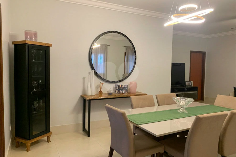 Linda Casa à Venda no Bairro Santa Rosa, na cidade de Piracicaba-SP.