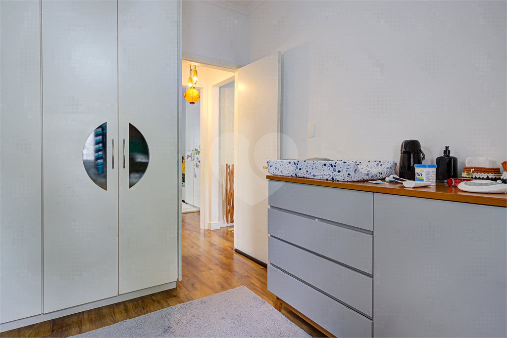 Casa à venda com 4 quartos, sendo 2 suítes, no condomínio Vila dos Ipês, São Paulo - SP