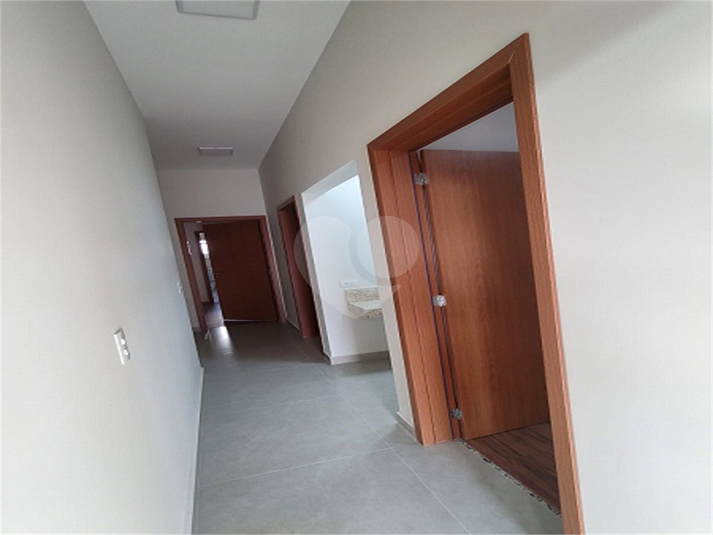 Casa à venda com 3 quartos, sendo 1 suíte,  no condomínio Atibaia Park 1, Atibaia - SP