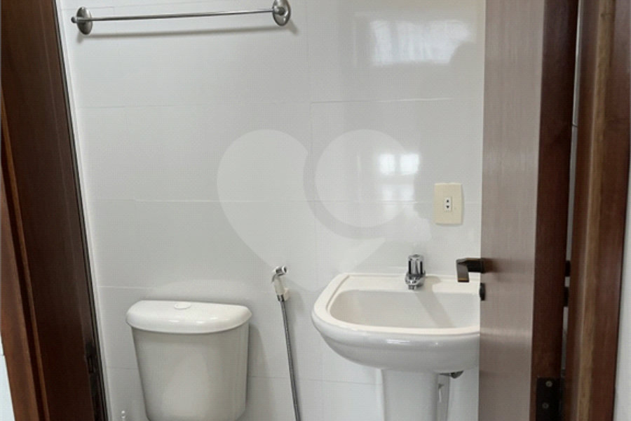 Apartamento à venda ou para alugar com 3 quartos, sendo 1 suíte, em Enseada, Guarujá, SP