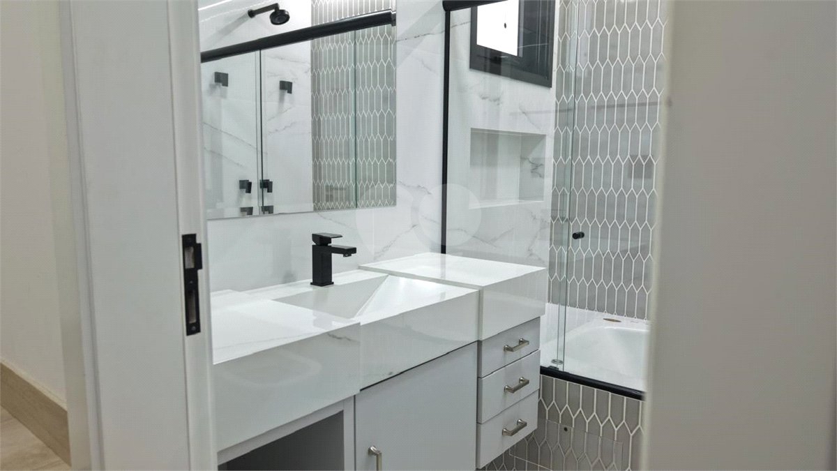 Casa à venda com 4 suítes no condomínio Alphaville Dom Pedro 3, Campinas - SP