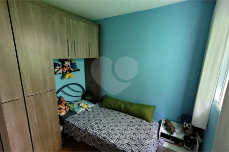 Casa à venda com 4 quartos, sendo 1 suíte, em Parque Maria Domitila, São Paulo, SP