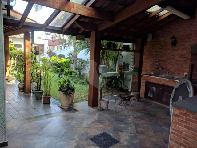 Sobrado à venda ou para alugar com 5 quartos, sendo 3 suítes,  em Jardim Marajoara, São Paulo, SP