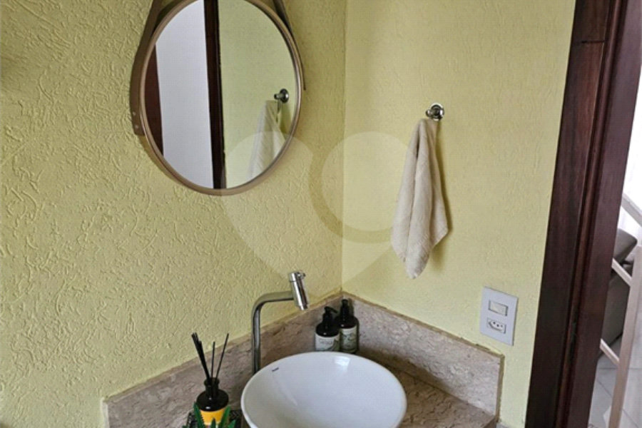 Sobrado à venda com 2 quartos, sendo 1 suíte, em Vila Nova Mazzei, São Paulo, SP
