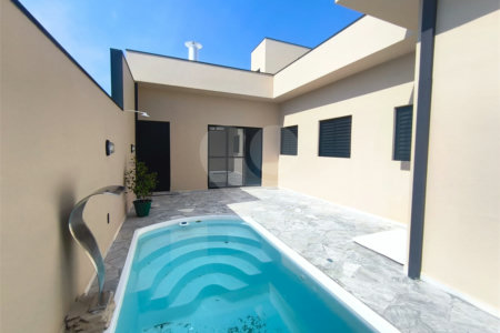 Casa à venda com 3 quartos, sendo 2 suítes, no condomínio Tivolli, Itapetininga - SP