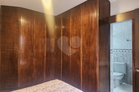 Sobrado à venda com 3 quartos, sendo 1 suíte, em Vila Paulicéia, São Paulo, SP