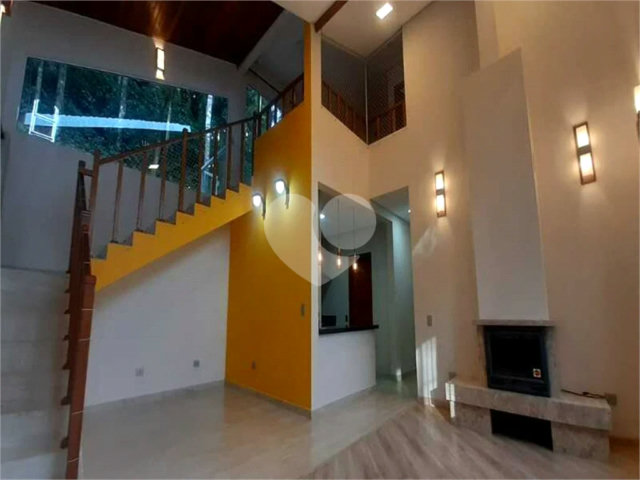 Casa à venda com 3 quartos, sendo 1 suíte,  no condomínio Jardim da Montanha I, Mairiporã - SP