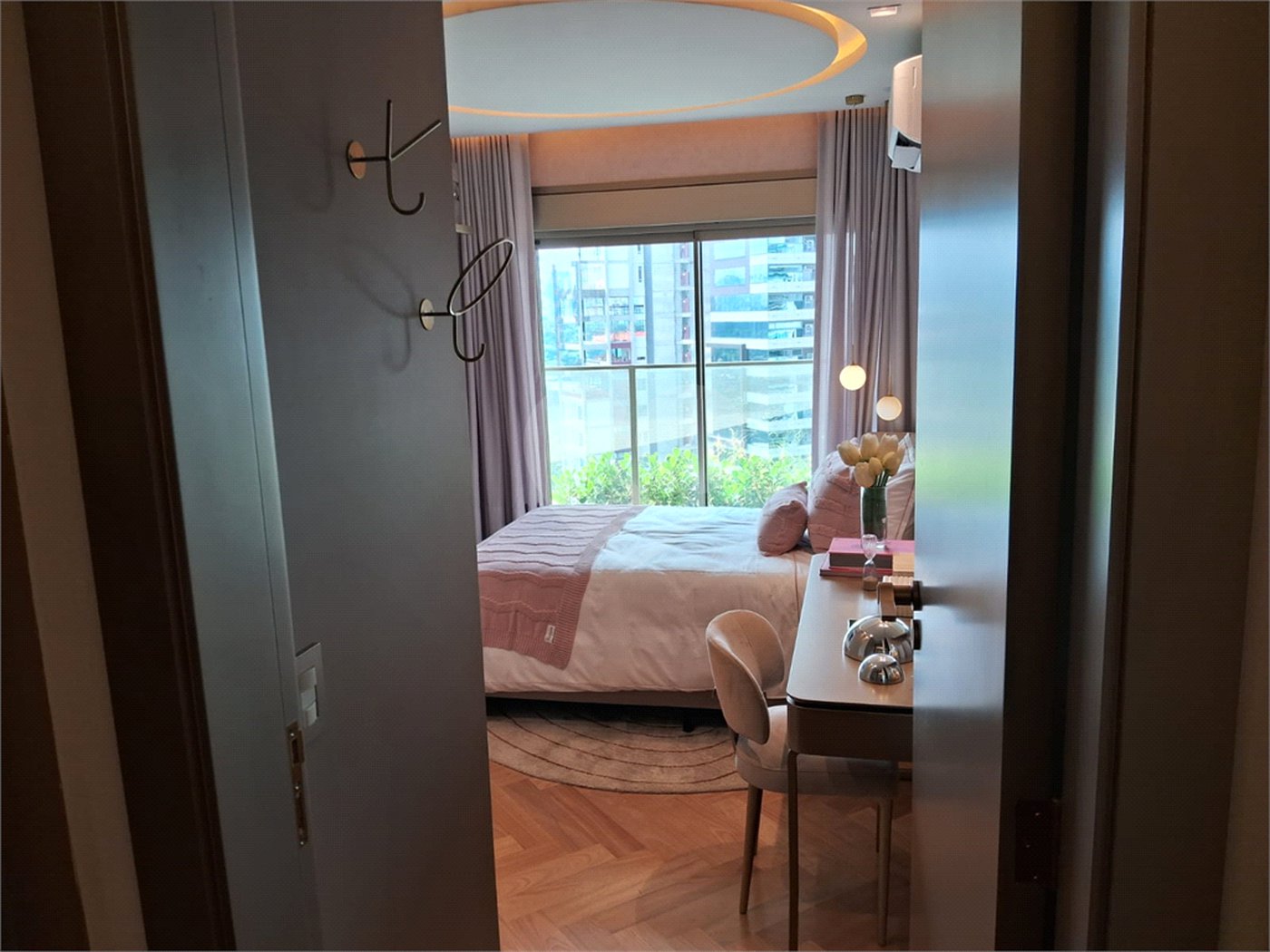 Apartamento à venda com 3 suítes em Moema, São Paulo, SP