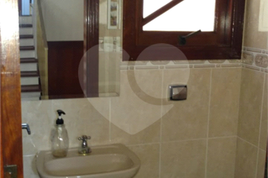 Casa à venda com 3 quartos, sendo 1 suíte, no condomínio Morada de Itapuã, São Paulo - SP