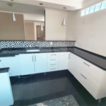Casa com Suíte Master, Closet, Piscina e Espaço Gourmet Próxima ao Parque Ecológico- 03 quartos -com quintal