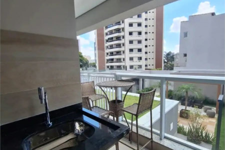 Apartamento com uma suíte para locação ao lado do Shopping Metrô Tatuapé. SP