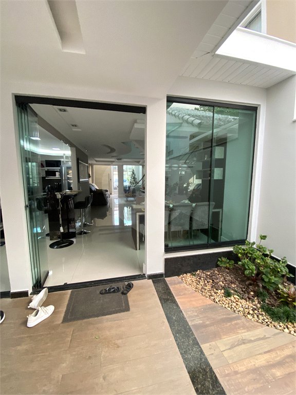 Casa à venda com 4 quartos, sendo 2 suítes, no condomínio Golden Village, Rio de Janeiro - RJ