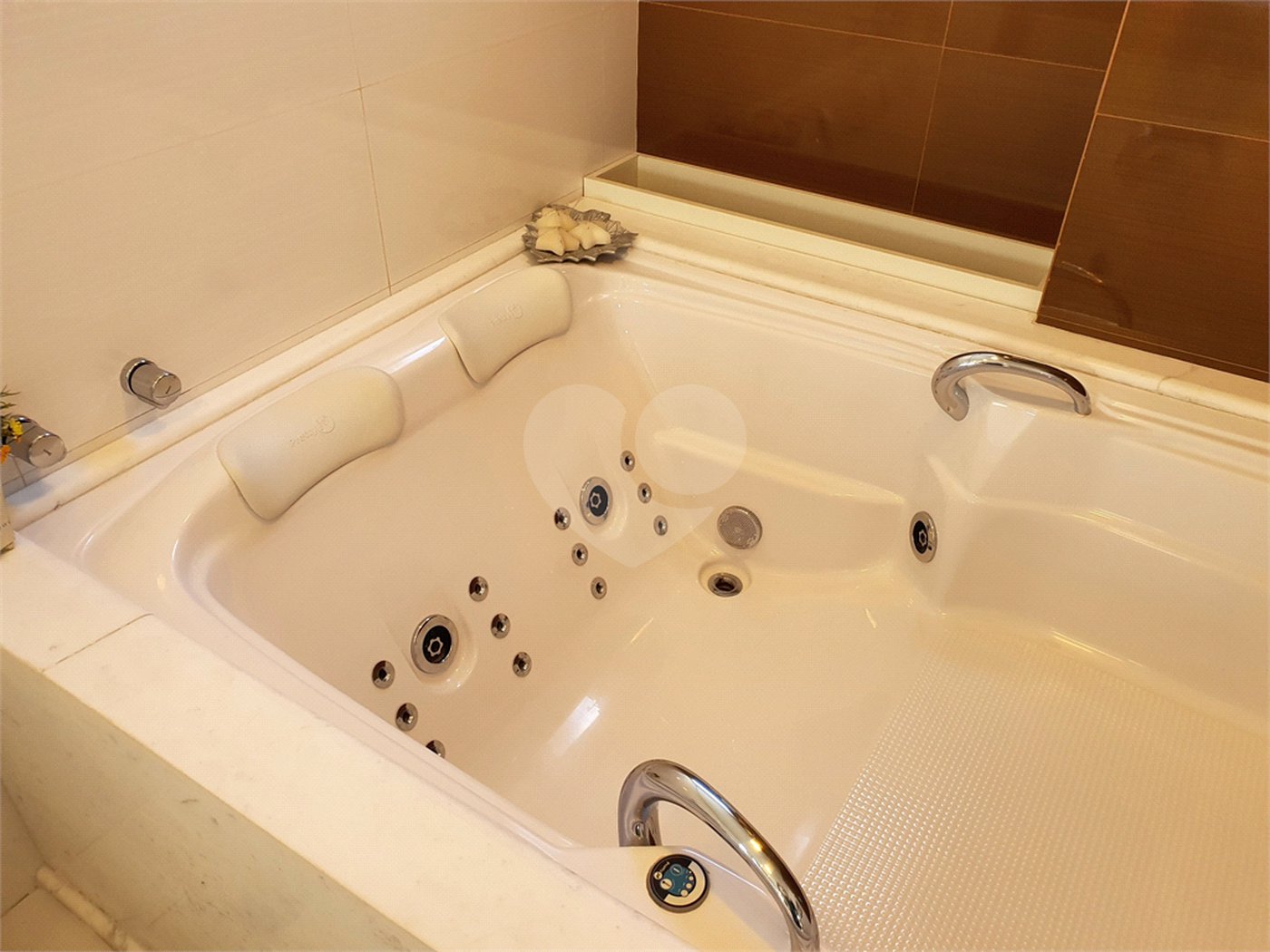 Apartamento à venda com 4 suítes em Jardim Marajoara, São Paulo, SP