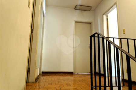 Sobrado à venda com 5 quartos, sendo 1 suíte,  em Vila Nova Conceição, São Paulo, SP