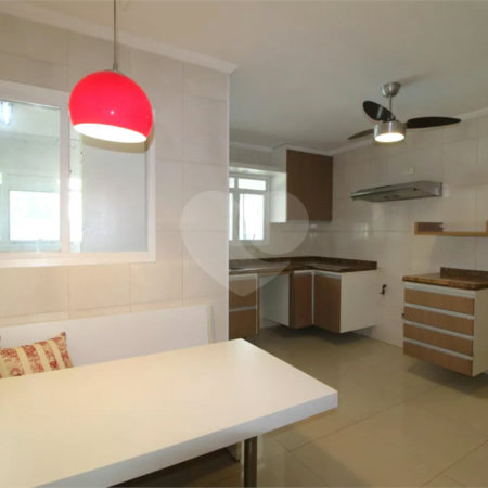 Apartamento à venda com 3 quartos, sendo 1 suíte,  em Vila Uberabinha, São Paulo, SP
