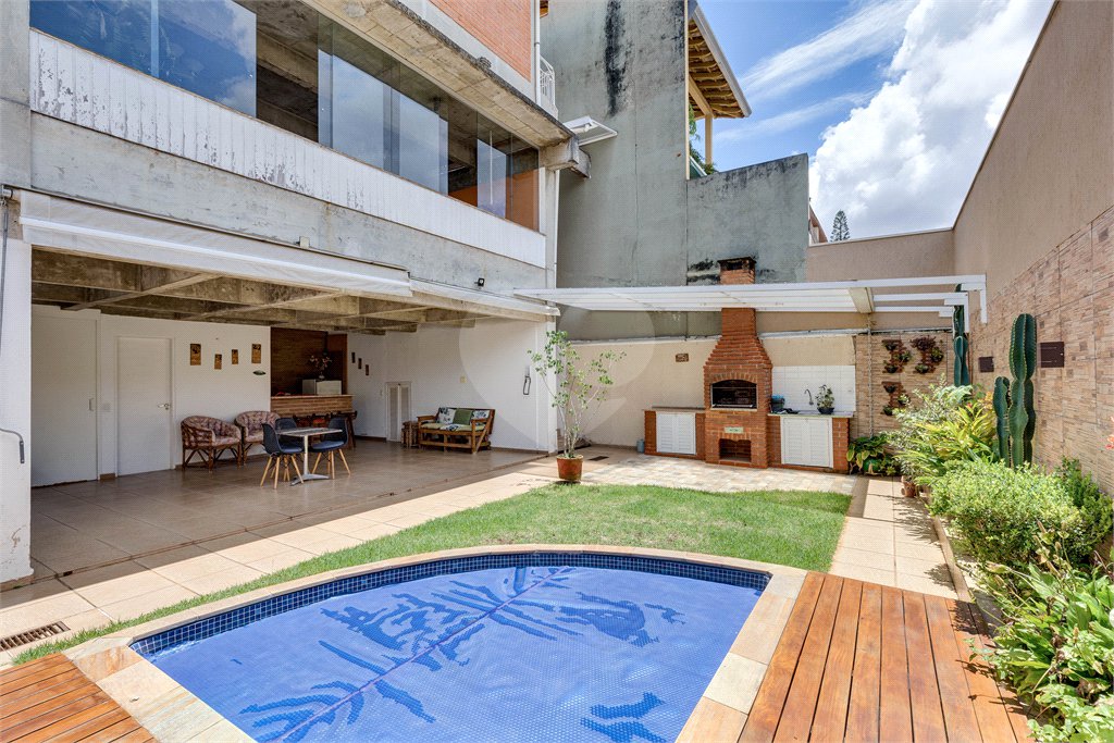Sobrado à venda com 4 quartos, sendo 1 suíte, em Alto da Boa Vista, São Paulo, SP